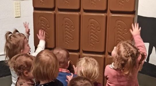 Visite pour les enfants d'une chocolaterie