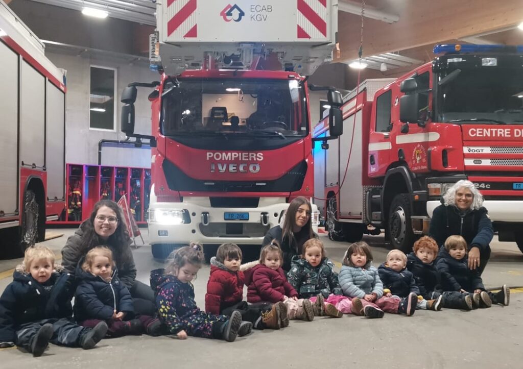 Pompiers avec des enfants