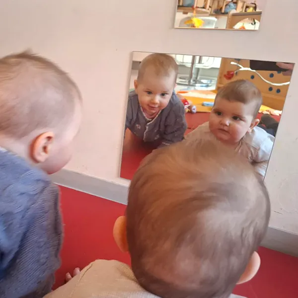 Creche Nanosphere Miroir Bebe Eveil Ecublens 01