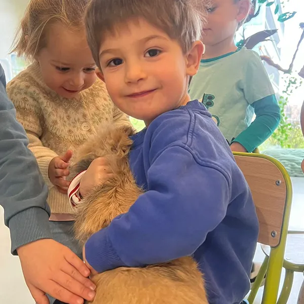 Interaction Enfants Animaux Creche Nanosphere Ecublens 05