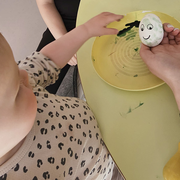 Peinture Oeufs Enfants Creche 07