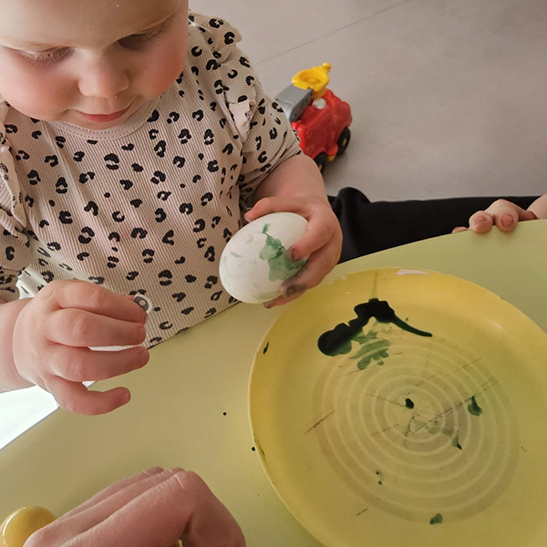 Peinture Oeufs Enfants Creche 08